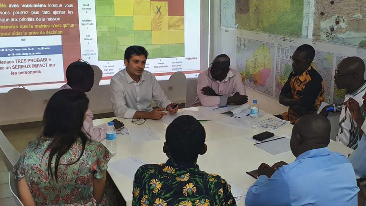 Lire la suite à propos de l’article Maîtrise des risques et responsabilité institutionnelle : un impératif stratégique pour les interventions internationales